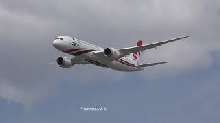 Full flying Display Boeing 787 Dreamliner Amazing Maneuverability