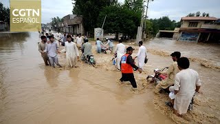 Autoridades pakistaníes ordenan a pobladores azotados por inundaciones y los evacúen