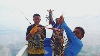 DIVING FOR CRAYFISH USING BAMBOO HAND SPEAR !!