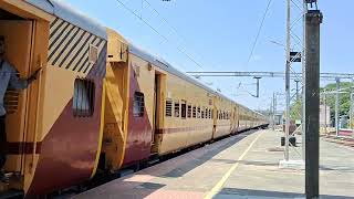 12678 KSR Bengaluru InterCity SF Express -- Arrival at Palakkad Railway station