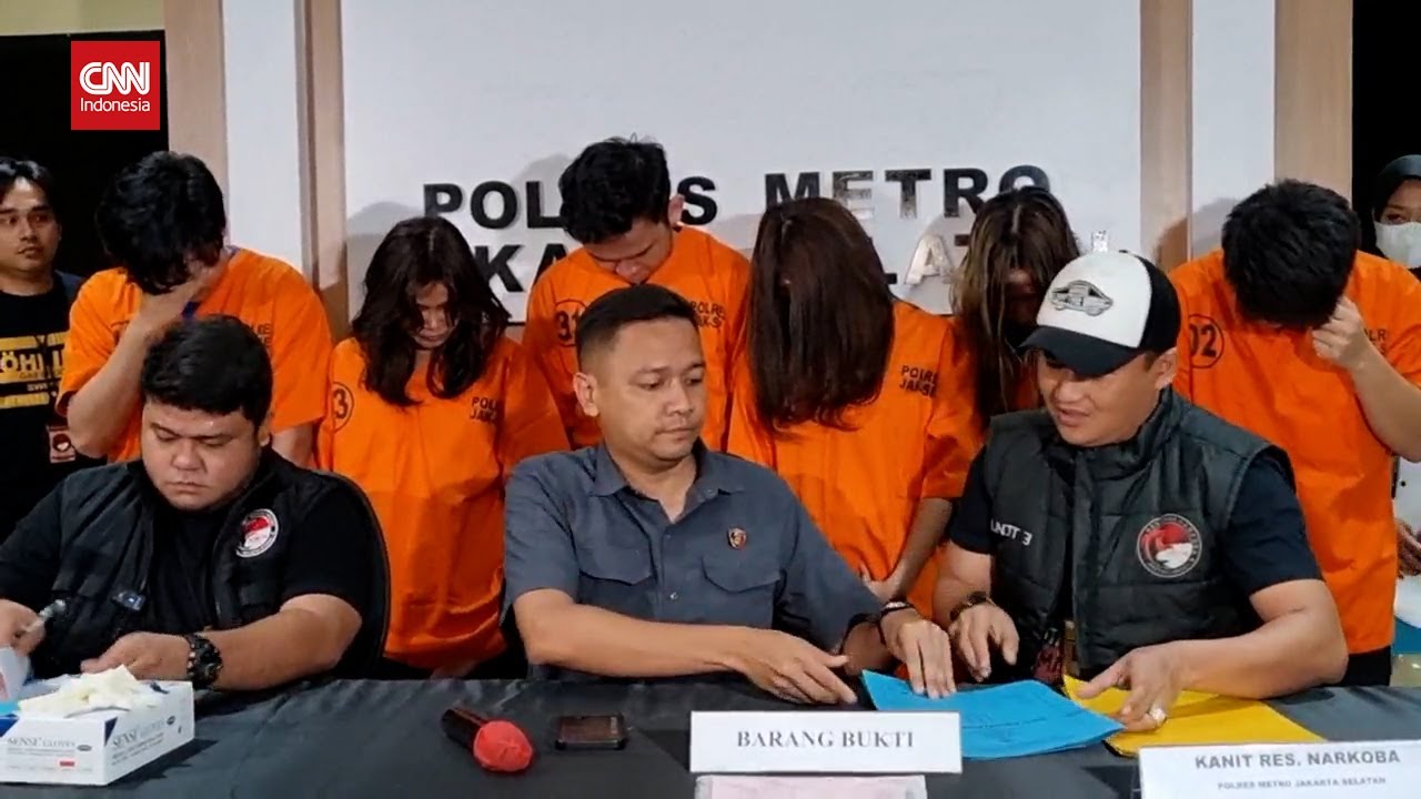 Selebgram Chandrika Chika Ditangkap Polisi Isap Pod Rasa Ganja - YouTube