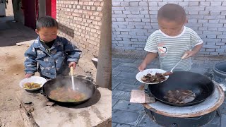 田舎のライフスタイルの小さな男の子が料理を作る, Rural lifestyle