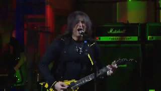 Stryper  -  God  ( Live )