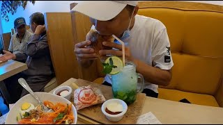 骑行非洲165：吃个非洲版的肉夹馍，喝一杯mojito，逛夜市，买东西 【鞋底骑车环球旅行】