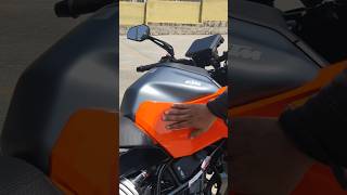 Body Panels and 13.4 L Metal Fuel Tank Cover Build Quality of 2025 Model KTM Duke 250 TFT Display