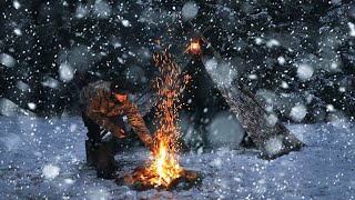 24h Solo Camping - Bushcraft Winter Overnight with Austrian canvas poncho shelter in snow.