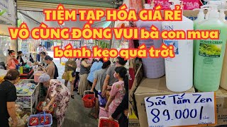 SÀI GÒN quận 8: LẦN ĐẦU TIÊN THẤY TIỆM TẠP HÓA GIÁ RẺ ĐÔNG VUI THẾ NÀY, bà con mua bánh kẹo quá trời