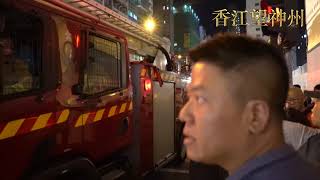 太子站旺角警署出口9.20晚突然聚集大批市民悼念8.31 疑似警方叫消防到場惹得市民大罵