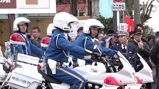 警察車両のタスキリレーも熱い！箱根駅伝を走る白バイ・パトカーの目立たぬ交代劇