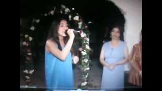 Mariana dedicando una cancion a su prima quinceañera mallory