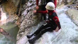 Kurze Rutsche in der Canyoningtour Burggrabenklamm.