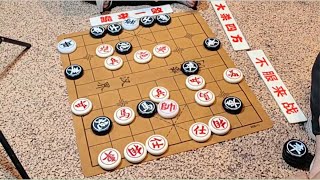 象棋大师孙浩宇瑞丽街头遭遇不败棋王，开局猛烈对攻：棋友沸腾了