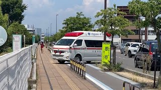 反対車線を逆走し病院へ向け緊急走行する救急車　大垣消防組合