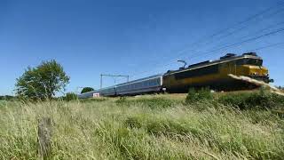 NS 1739 voor IC 145 (Amsterdam CS - Berlijn) overweg Spiekerweg in Soest.