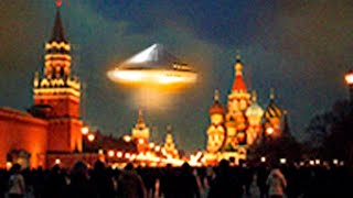 Riesiges pyramidenförmiges UFO am Himmel über Moskau gesichtet!