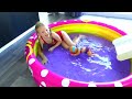 La Poupée BABY BORN veut une Baignoire plus grande une Piscine