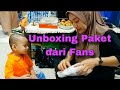 Dek Babyvkie unboxing paket dari penggemar bersama Kak Yusuf