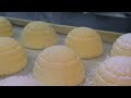 부드러운 다쿠아즈가 조합된 이글루 모양의 무스케이크 만드는 과정 amazing igloo shaped mousse cake making korean street food