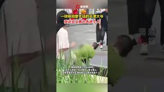 一鐵鍬拍蒙歹徒的天津69歲大爺，獲評見義勇為先進個人 #瀟湘晨報 #社會新聞 #中國新聞 #社會日常 #shorts