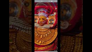 Theyyam(തെയ്യം )നാട്ടിൽ ചെറുപ്പത്തിൽ എല്ലാവർഷവും പോകുന്ന കാവിലെ തെയ്യമാണ് 🤔#ashortaday #theyyam