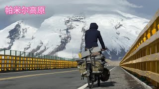 骑行新疆遭遇下雨，艰难翻越雪山，天气太冷入住毛胚房借宿一晚