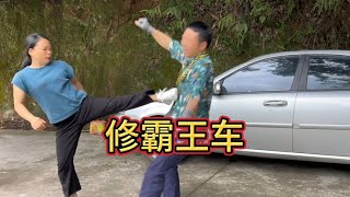 恶霸修车不给钱还动手打人，结果被修车妹狠狠的教训太解气了