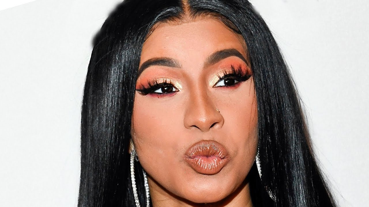 Cardi B Slammed By Nicki Minaj Fans For Being Obsessed With Herself ...