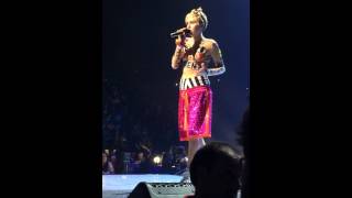 Miley Cyrus Covering Coldplay's 'The Scientist' in Melbourne, Australia #BANGERZ 10/