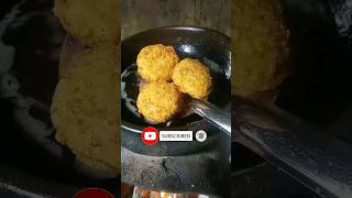 Crispy potato balls 🥔😁😋 ලොකු පොඩි හැමොටම #potato recipes#subscribe #shorts