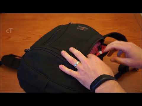 Tom Bihn Synapse 19 - fantastic design of the front pockets Tom Bihn Synapse 19 - fantastic design of the front pockets