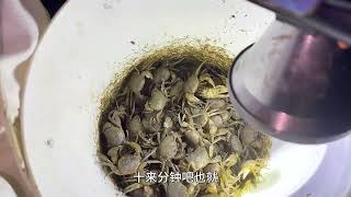 住在海边真的太幸福了，晚上拿手电去抓螃蟹，几个小时就收获满满#农村生活 #乡村生活