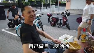 两个男人在上海一天的生活费要多少钱？