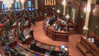 Springfield lawmakers work on new congressional map, gambling bill, conscience law