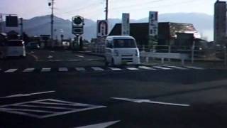 信州松本＠090307_新村交差点通過車があるのに右折を開始する.wmv