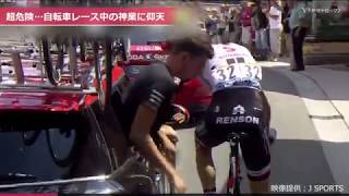 超危険…自転車レース中の神業に仰天