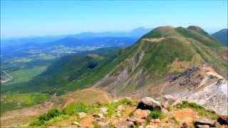 新緑の久住山登山道と星生山（牧ノ戸から）