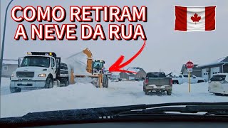 RETIRANDO A NEVE DA RUA - INTERIOR DE SASKATCHEWAN - CANADA