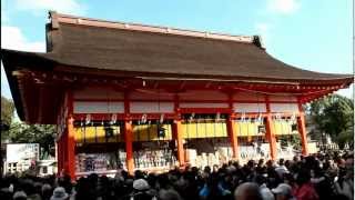 Hatsumode at the Fushimi Inari Shrine、Kyoto 【HD】