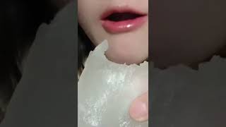 不吸水海绵冰 口感很扎实 #咀嚼音 #吃冰 #声控解压 #mukbang