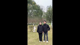 狗：新年吃的第一波狗粮～#萌宠出道计划 #抖音动物图鉴 #狗子成精了 #狗狗的心思都写在脸上了