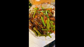 90后夫妻下班自己做饭能有多省钱 今日菜谱：豆角烧茄子 #豆角烧茄子  花费：7元  #超级下饭的家常菜 #茄子烧豆角 #夫妻 下班自己做饭