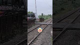 ரயில் வரும் நேரத்தில் 😭train cross bus #shorts #train #trending #ytshorts #shortvideo #railway