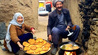 The Difficult life of Old Lovers in a Cave far From Civilization | Cooking Chapli Kabab Recipe.