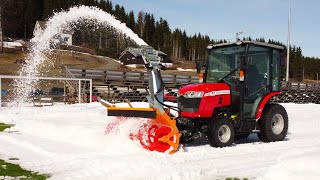 Cerruti Profy 450-450 Snøfreser - Rydder snø på en kunstgressbane