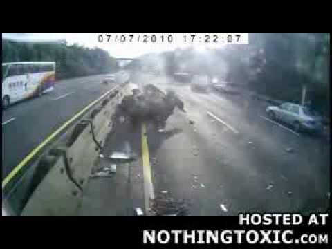 HORRIFIC CAR ACCIDENT IN A HIGHWAY 7/7/2010 - YouTube