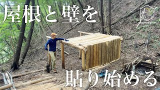 【野営#9】『屋根と壁を貼り始める！』焼き芋しながらブッシュクラフトキャンプ〜シェルター作り進行中〜