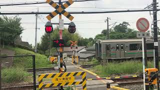 東北本線　霞ヶ浦踏切　701系　普通列車とE721系　普通列車　通過