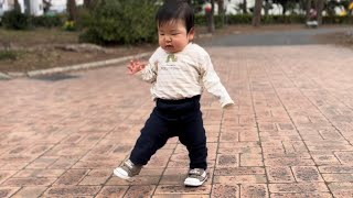 【1歳4カ月】靴を履いて歩くりっくん [1 year and 4 months old] Kurikku walks with his shoes on.