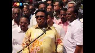 Samy Vellu at Batu Caves temple protest