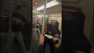 New York: Ein Schwerverletzter nach Schüssen in U-bahn | #ntv #shorts #newyork #newyorksubway